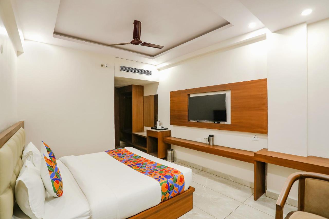 Fabhotel Aman Sara Лакнау Екстериор снимка