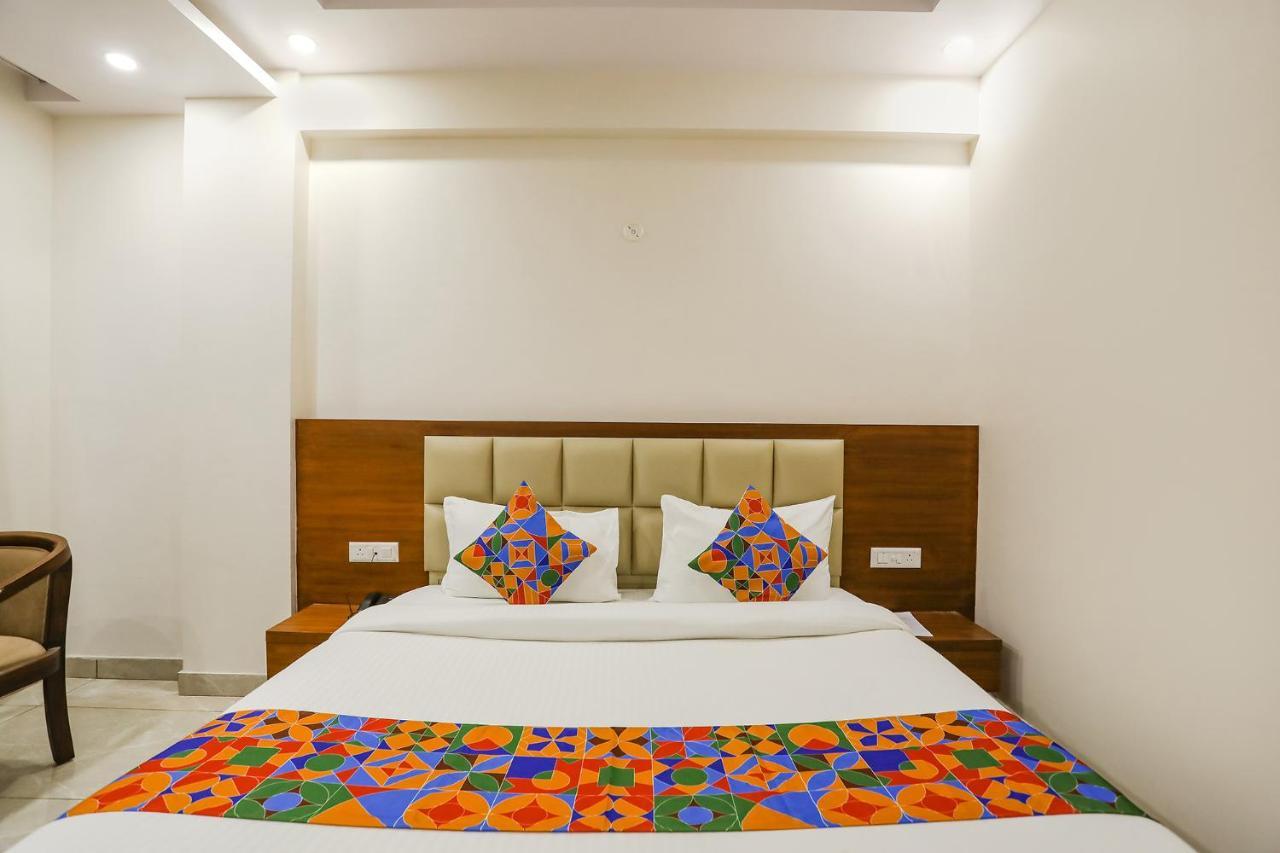 Fabhotel Aman Sara Лакнау Екстериор снимка